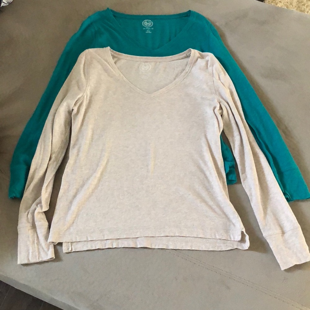 2 SO Tops Women's‎ Size Large Green Tan Long Sleeve V-Neck
